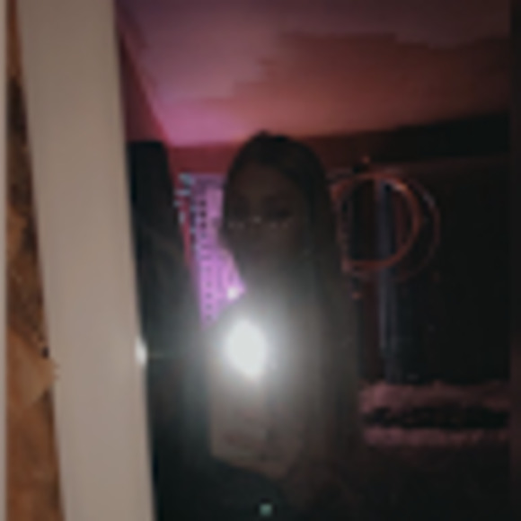 Meet your Posher, Ęmęlí - Picture 1 of 1